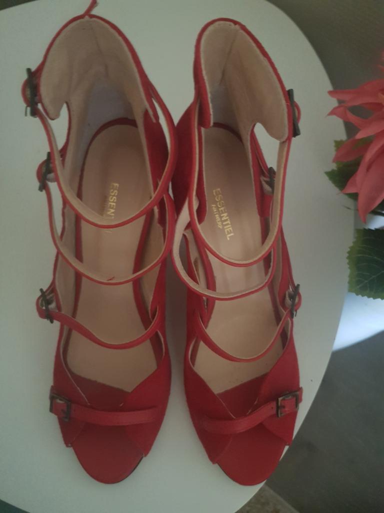 Essentiel antwerp pumps M 41, Kleding | Dames, Pumps, Ophalen of Verzenden, Zo goed als nieuw, Essentiel Antwerp