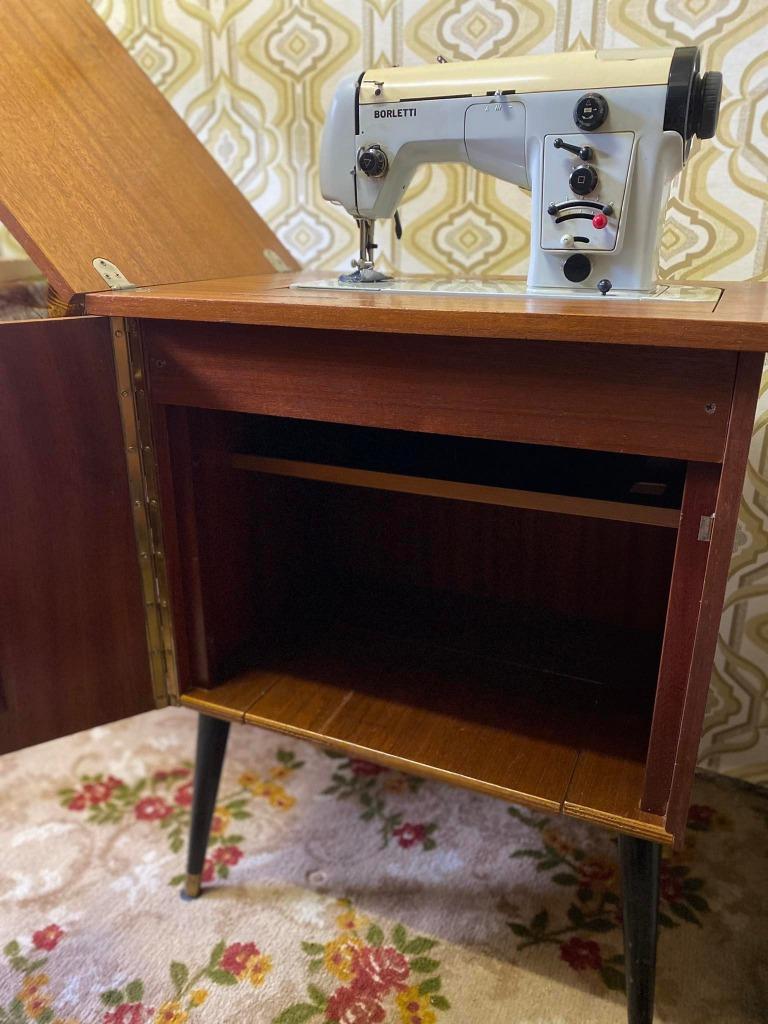 Antieke '68 Borletti 1100 SA naaimachine met kast, Antiek en Kunst, Ophalen