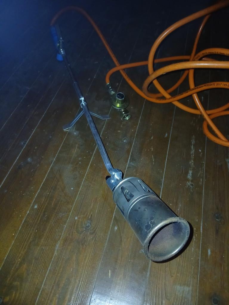 Onkruidbrander., Ophalen