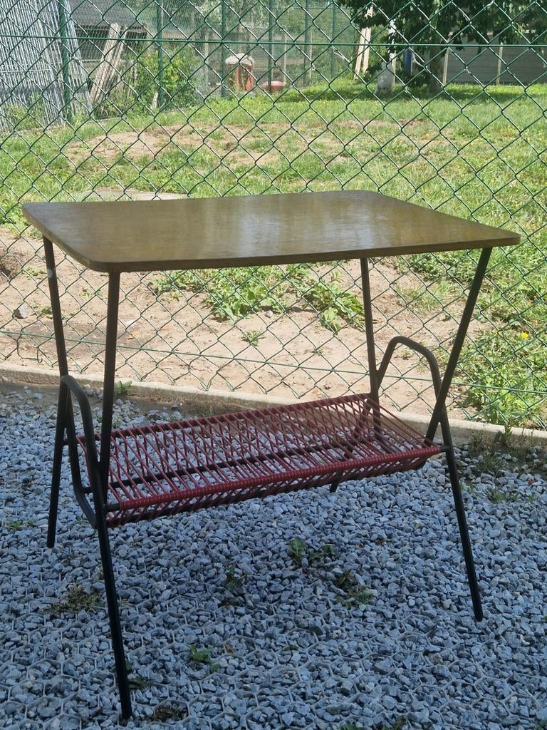 Lp of krant boek houder uit scoubido tafel  , bijzettafel, Ophalen