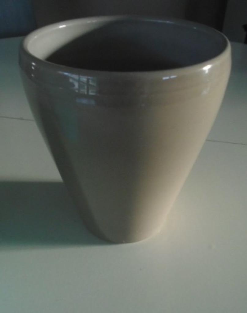 BLOEMPOT KAKI H 16,5 Dia 13 cm NIEUW, Neuf, Enlèvement ou Envoi, Moins de 25 cm, Intérieur