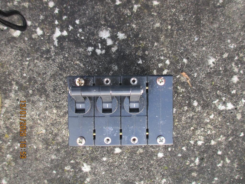 Opruiming circuit breaker 30A, Ophalen of Verzenden, Zo goed als nieuw