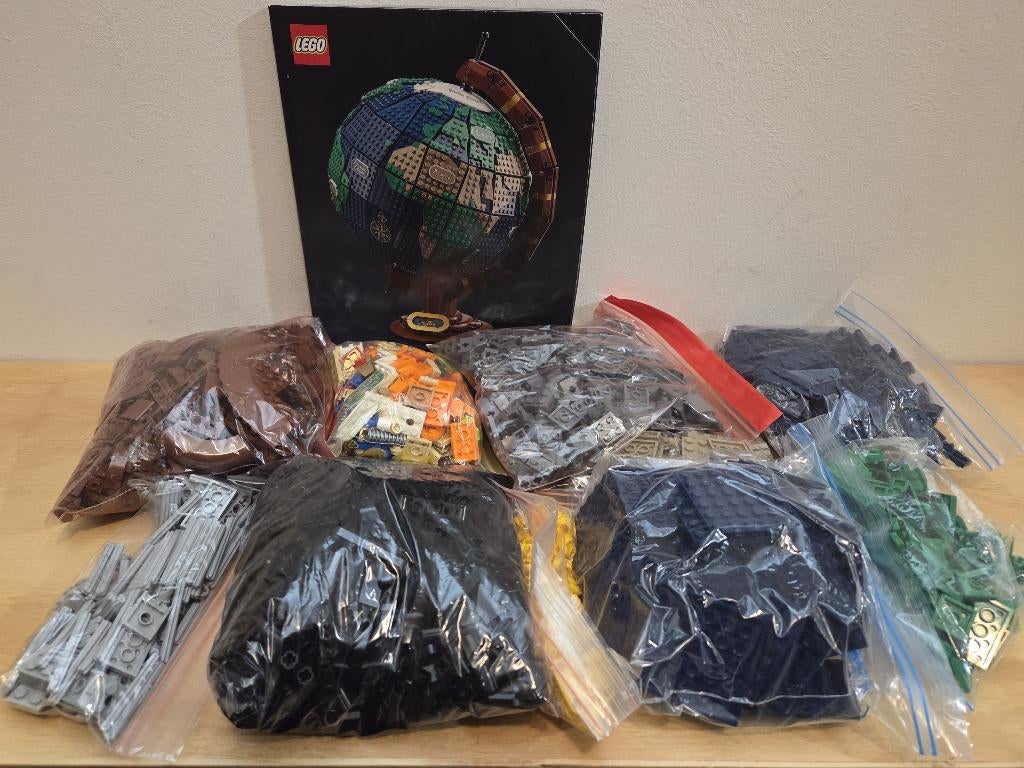 Lego 21332 The Globe (2), Ophalen of Verzenden, Zo goed als nieuw, Complete set, Lego