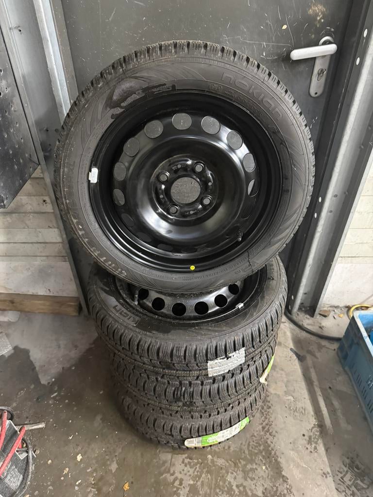 Nieuwe winterwielen Mitsubishi Colt 195/50 R15 86H, Enlèvement