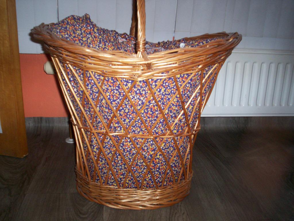 Grand panier en osier, Maison & Meubles, Accessoires pour la Maison | Plataux & Paniers, Osier, Comme neuf, Enlèvement, Panier