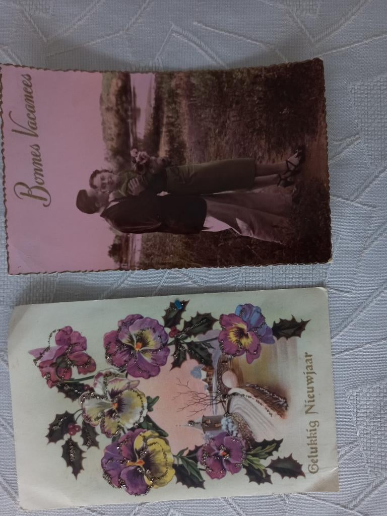 2 oude postkaarten.  Kaart met koppel is onbeschreven . ., Audio, Tv en Foto, Verzenden