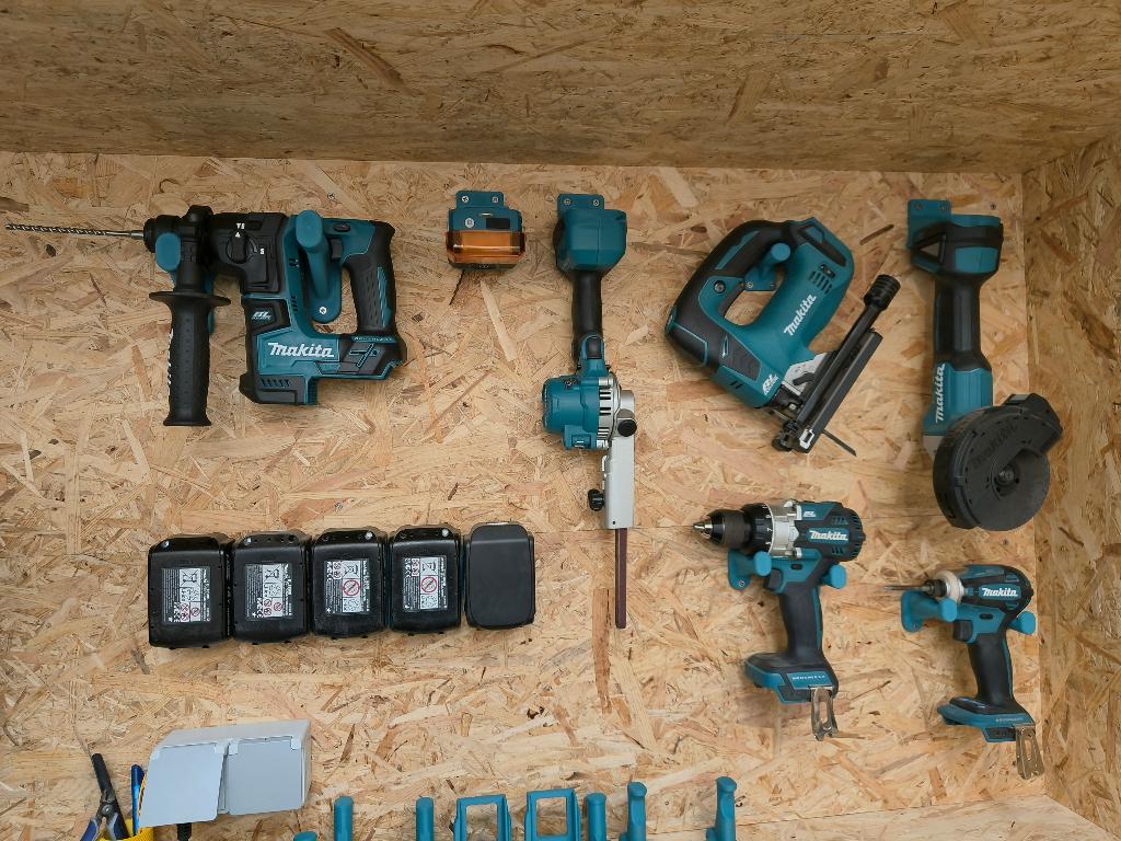 Makita powertools ophangbeugels, Bricolage & Construction, Outillage | Outillage à main, Comme neuf, Enlèvement ou Envoi