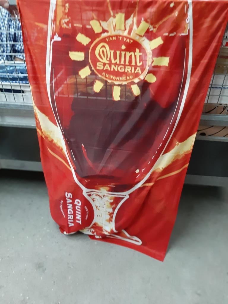 Vlag quint  sangria, Ophalen of Verzenden, Zo goed als nieuw