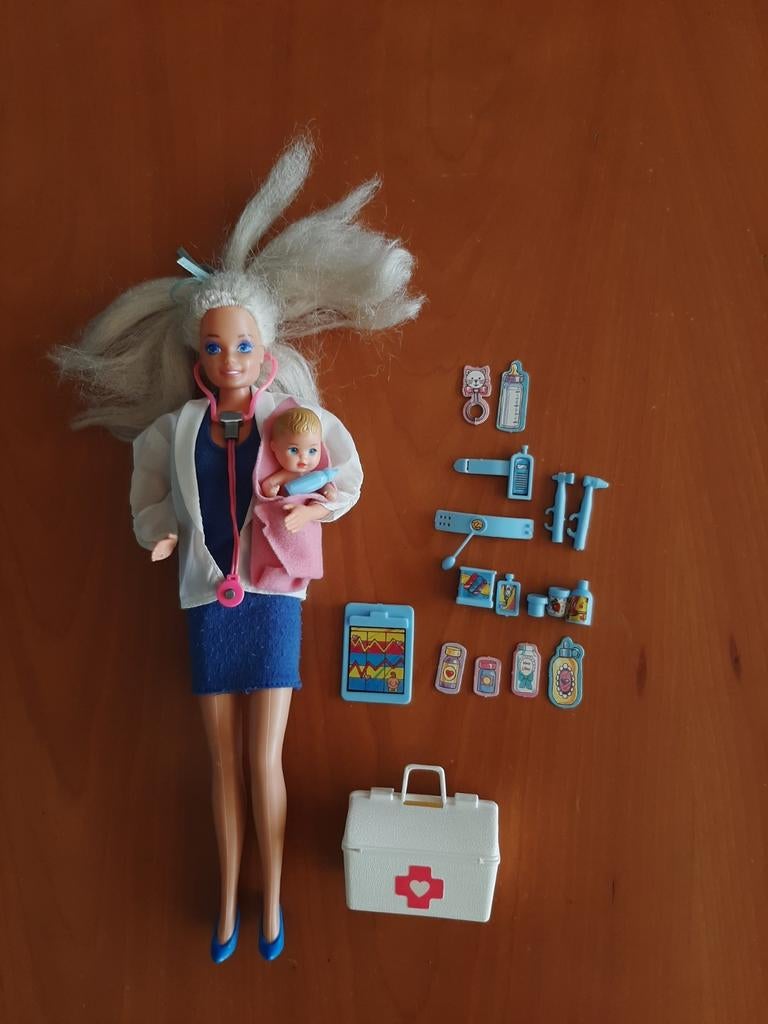 Dokter Barbie met baby., Ophalen of Verzenden, Barbie