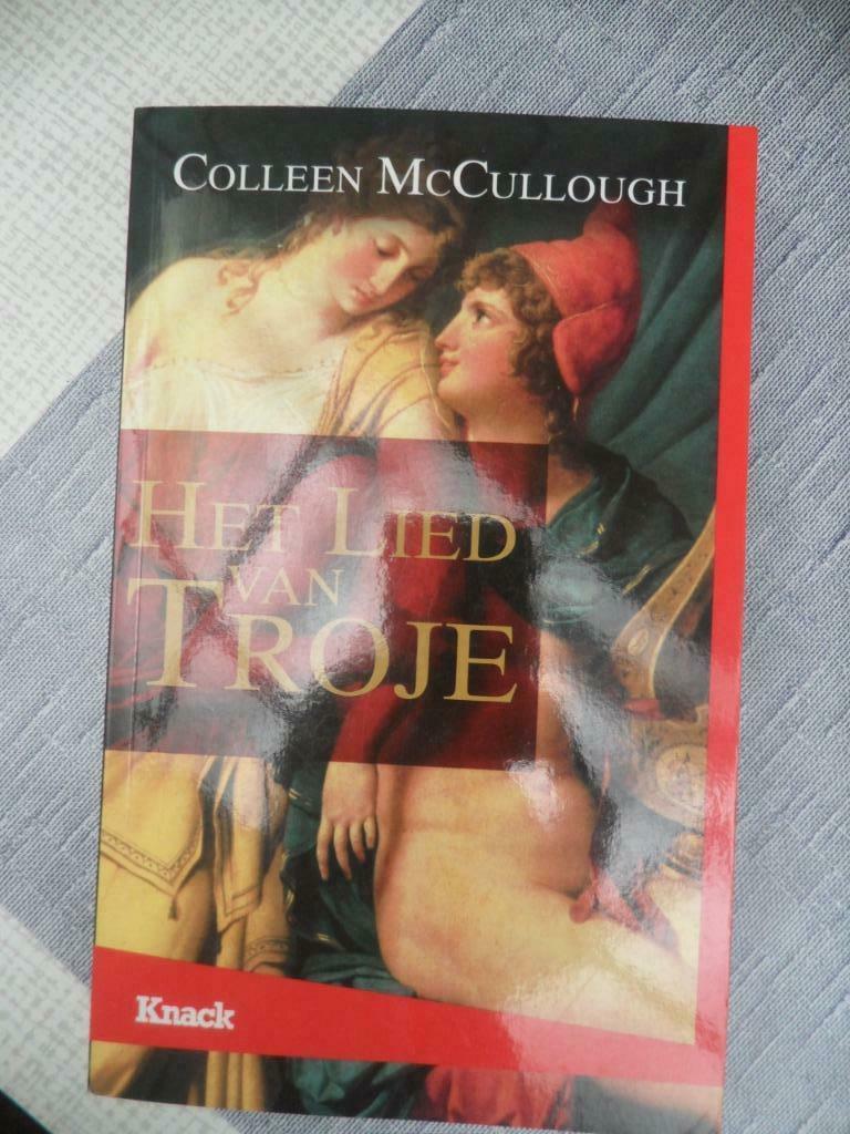 keuze uit 2 boeken  colleen mccullough, Ophalen of Verzenden, Zo goed als nieuw
