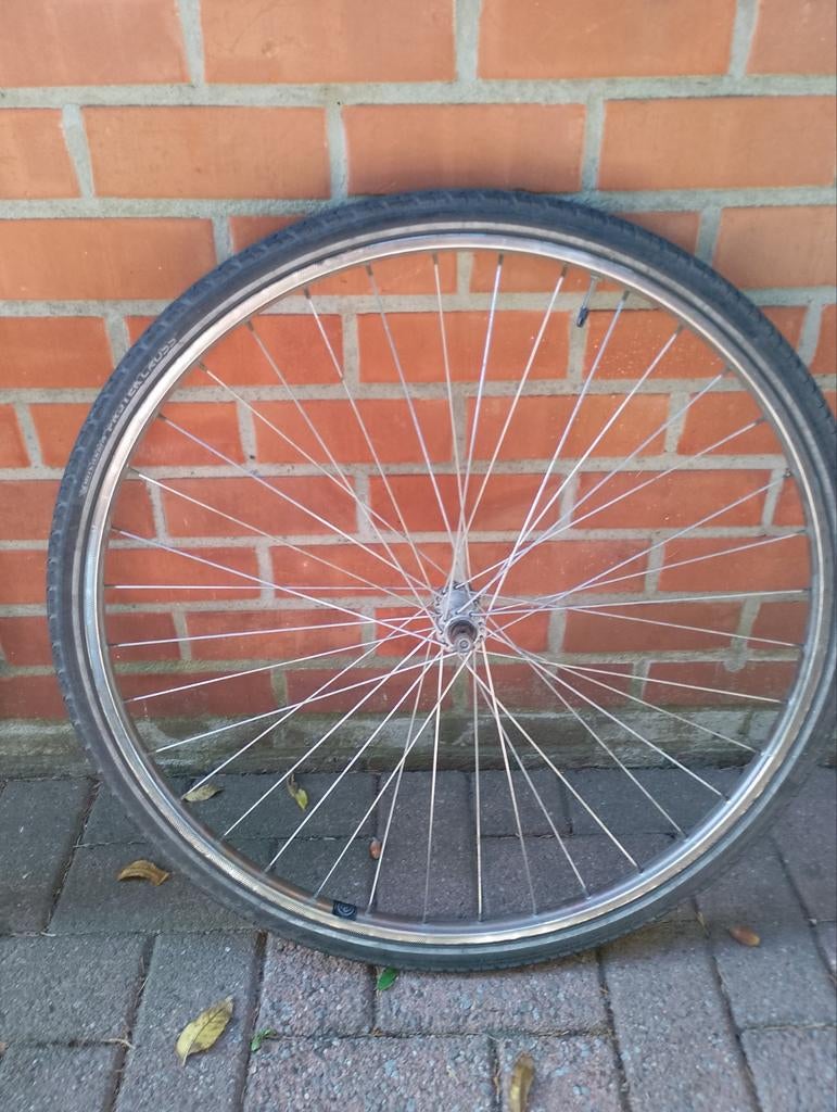 voorwiel chroom 28 inch Gent 25€, Fietsen en Brommers, Ophalen, Gebruikt, Band