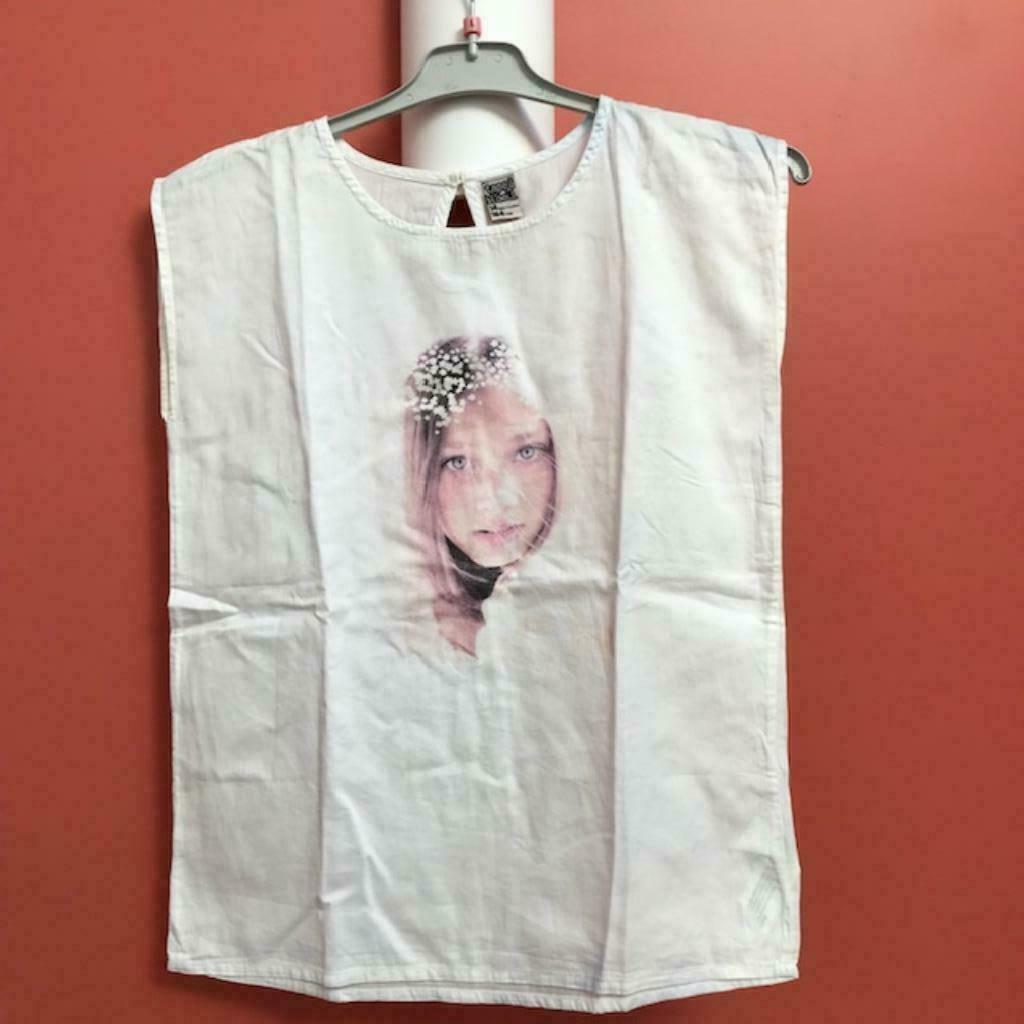 T-shirt blanc, motif jeune fille, Enlèvement ou Envoi, Comme neuf, Fille, Autres types
