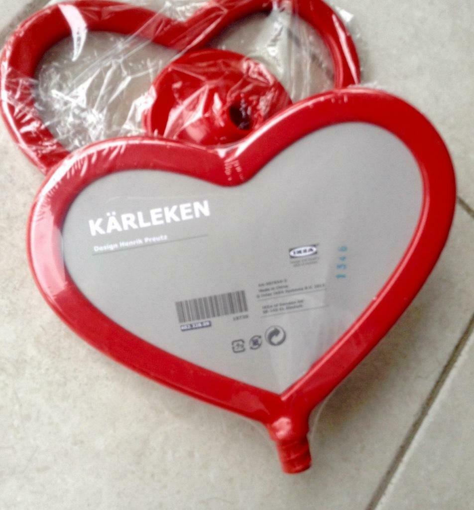 A vendre 2 nouveaux Valentine cadres photo, Maison & Meubles, Accessoires pour la Maison | Cadres, Neuf, Synthétique, Enlèvement