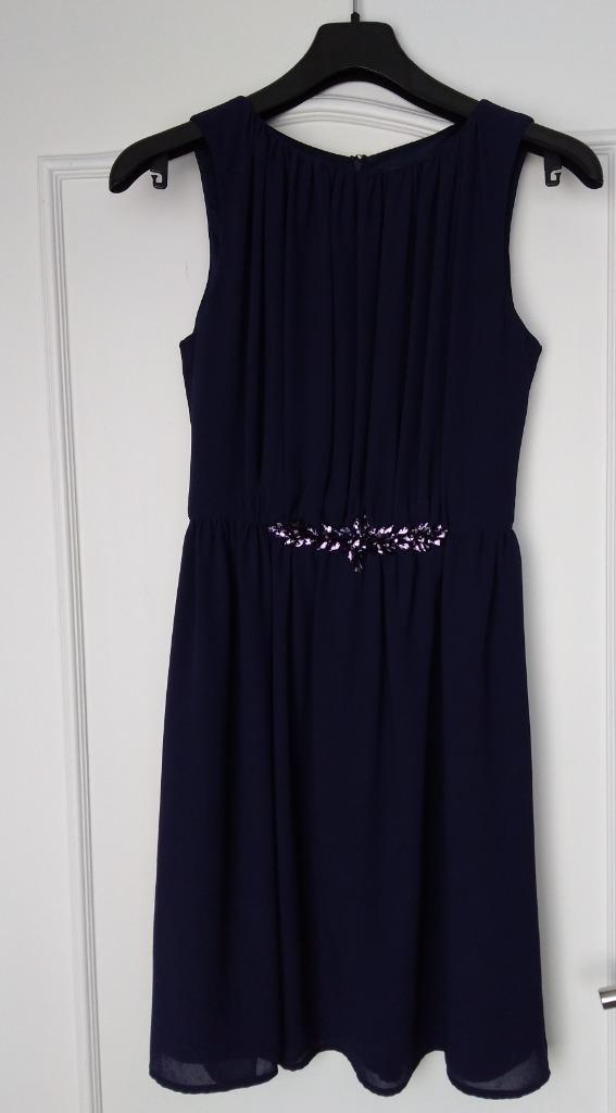 Donkerblauw kleedje met mooi detail maat 34 Marie Blanc, Marie Blanc, Meisje, Ophalen of Verzenden, Zo goed als nieuw