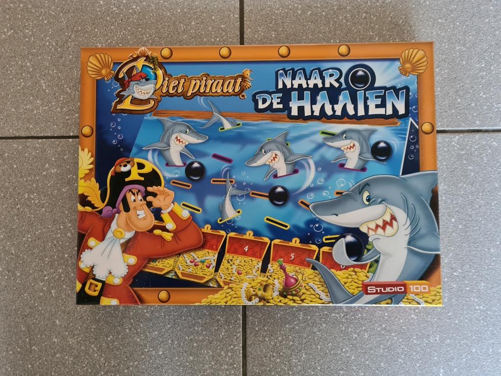 Piet Piraat - Naar de haaien, Hobby en Vrije tijd, Een of twee spelers, Ophalen of Verzenden, Zo goed als nieuw, Studio 100