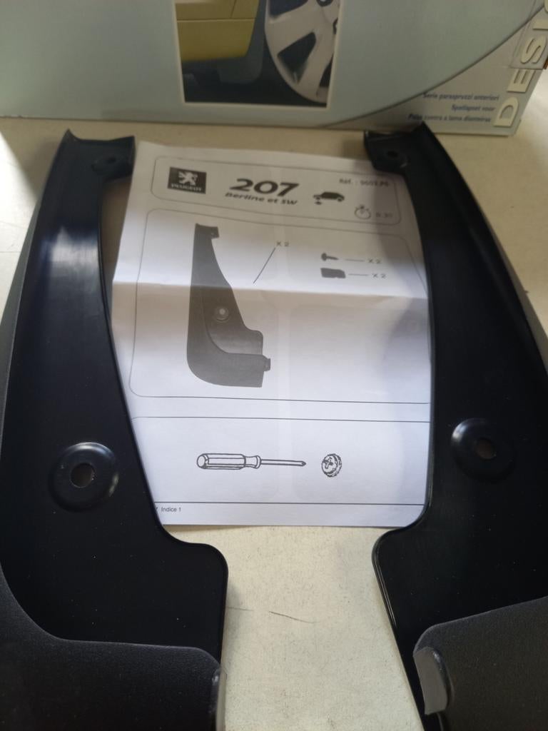JEU DE BAVETTES AVANT NEUVE PEUGEOT 207 45€ VENDU 20€, Enlèvement, Neuf, Peugeot