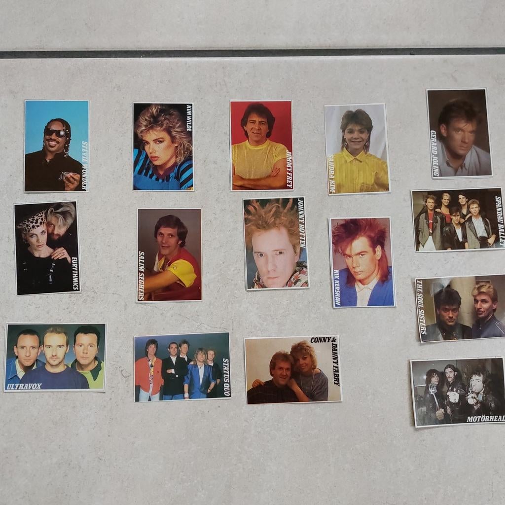 Lot stickers zangers,zangeressen en groepen (7x5 cm), Ophalen of Verzenden