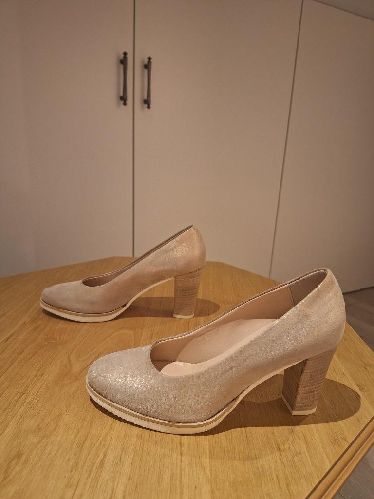 Pumps, merk Hush Puppies, maat 37, beige metallic, Neuf, Enlèvement ou Envoi, Beige, Escarpins