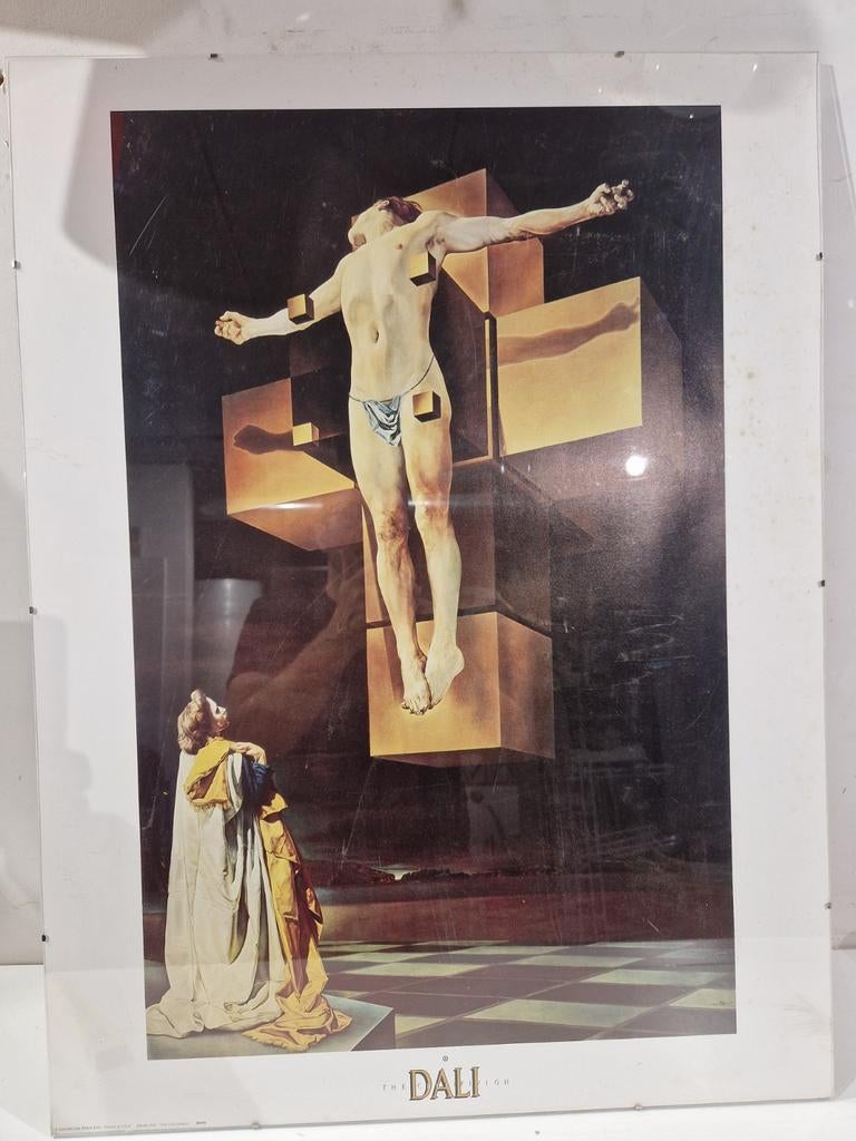 Dali , The Crucifixion , printed in U.S.A. . Genummerd 80105, Antiquités & Art, Art | Lithographies & Sérigraphies, Enlèvement ou Envoi