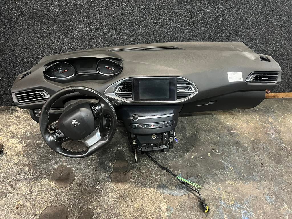 DASHBOARD PEUGEOT 208 2016, Auto-onderdelen, Ophalen, Peugeot