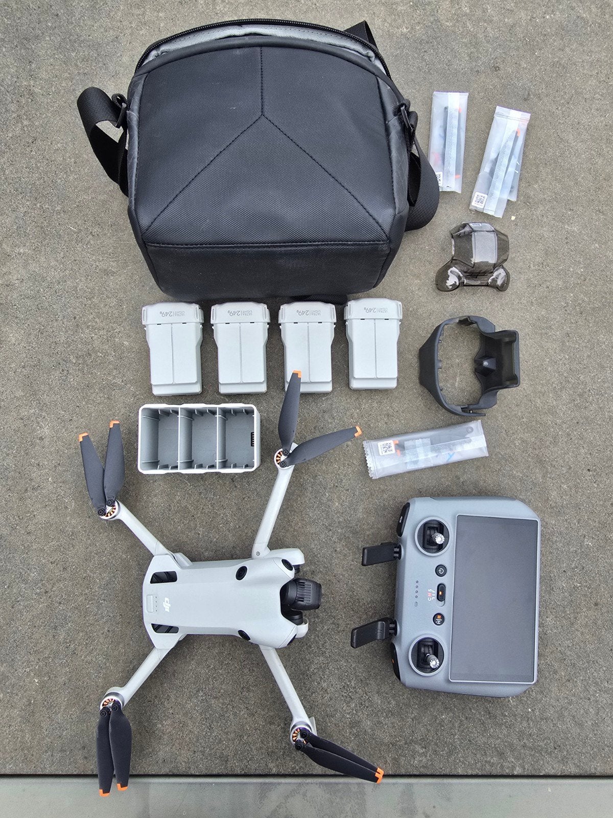 Drone Dji Mini 4 pro Fly More + batterie supplémentaire, Drone avec caméra, Retour au point de départ, Moins de 250 g, Comme neuf