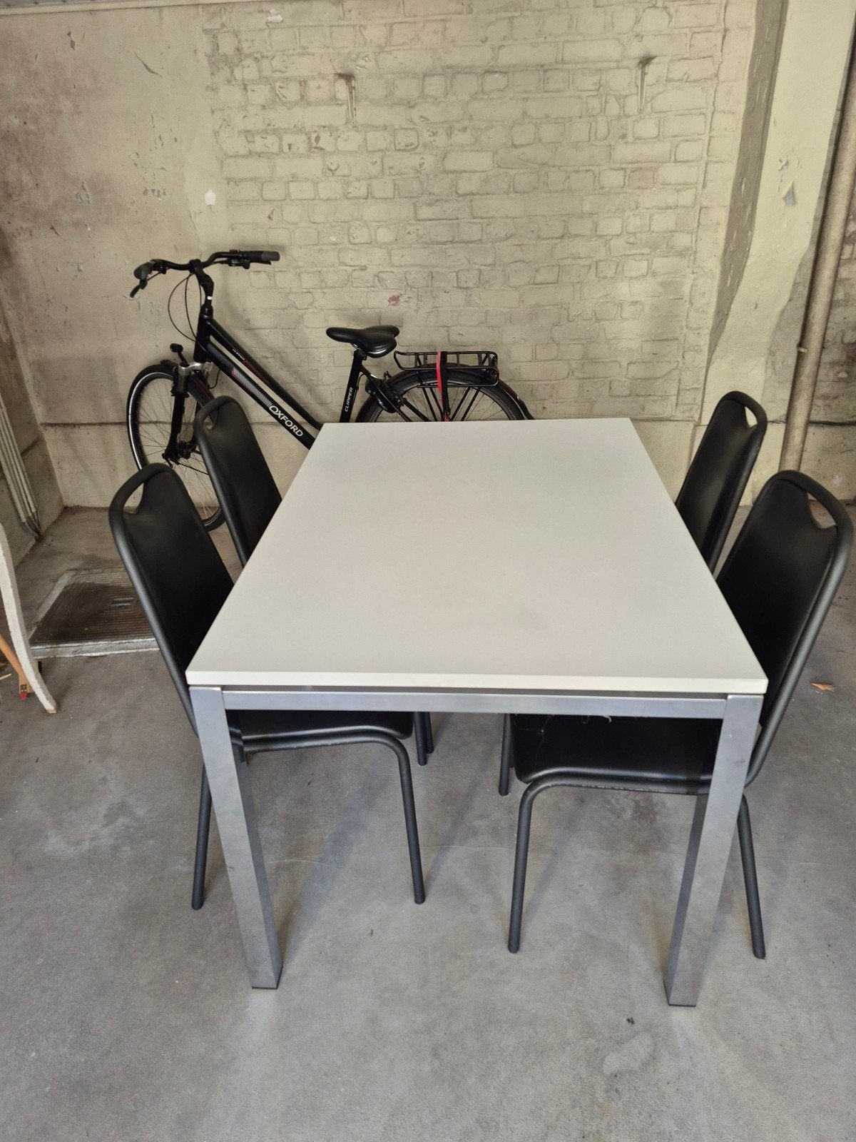 très belle table de cuisine et 4 chaises, Maison & Meubles, Enlèvement, Comme neuf