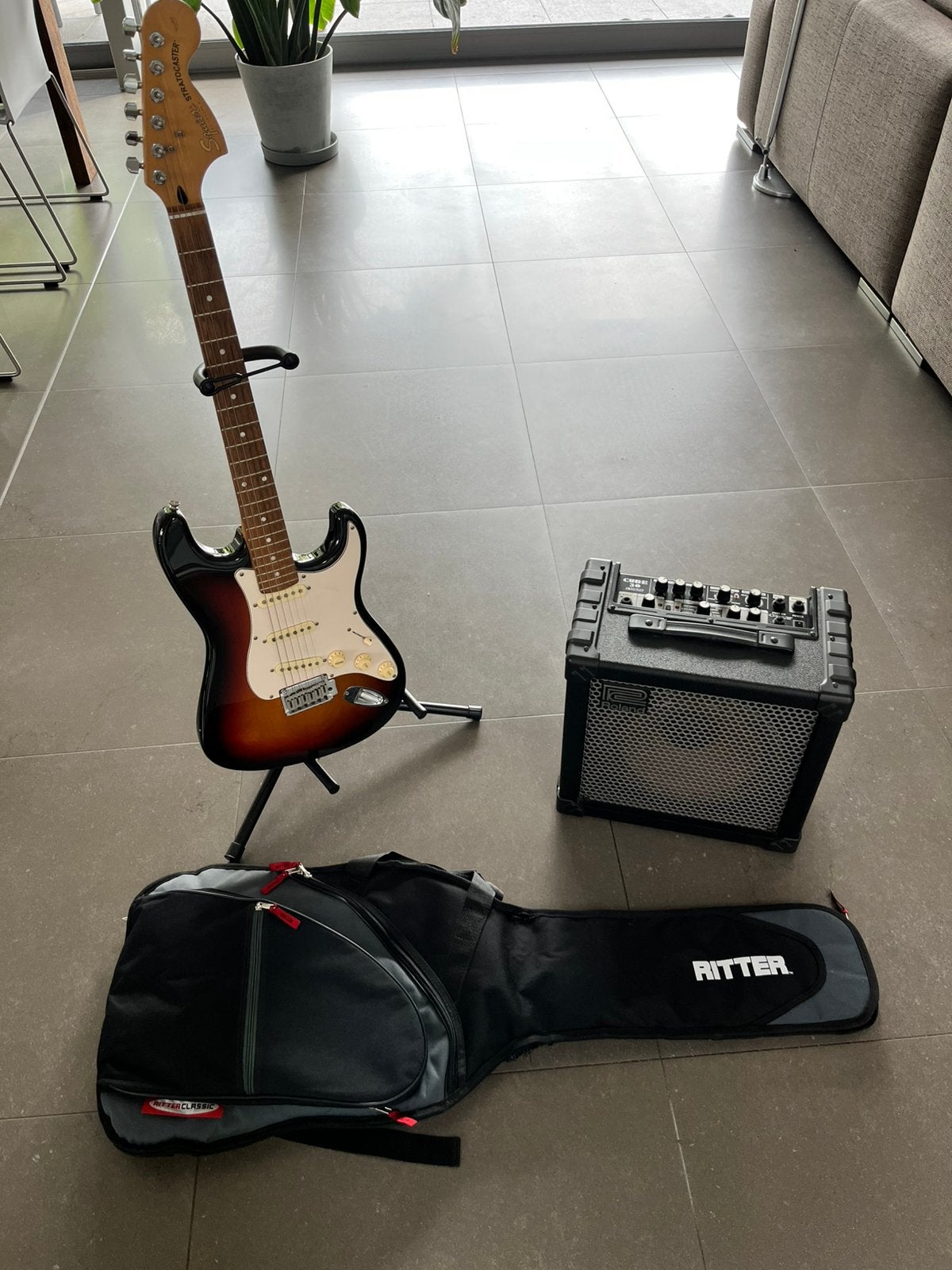 fender squier stratocaster sunburst startpakket, Musique & Instruments, Enlèvement, Utilisé, Fender, Avec ampli