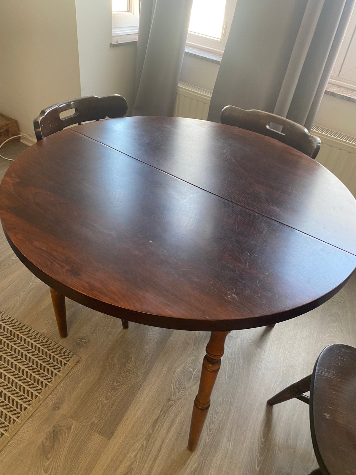 Eetkamer in bistrostijl: uitschuifbare tafel, Ophalen, Gebruikt, Rond, Vijf personen of meer