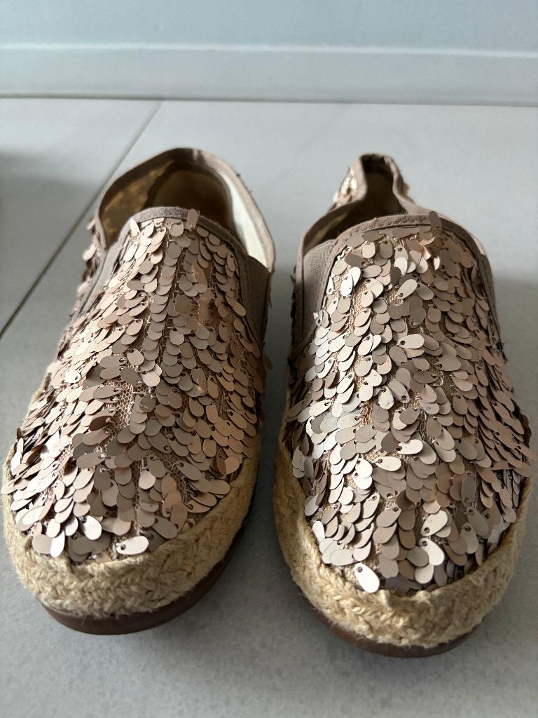 Beige sandaal in daim of vrijetijdsschoen, Kleding | Dames, Schoenen, Ophalen, Zo goed als nieuw, Beige