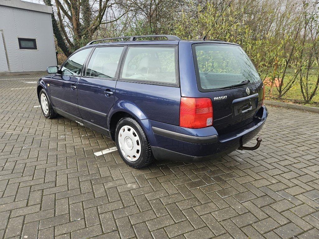 VW PASSAT 1.8 ESSENCE ATTACHE REMORQUE, Autos, Achat, Entreprise, Boîte manuelle, 5 portes