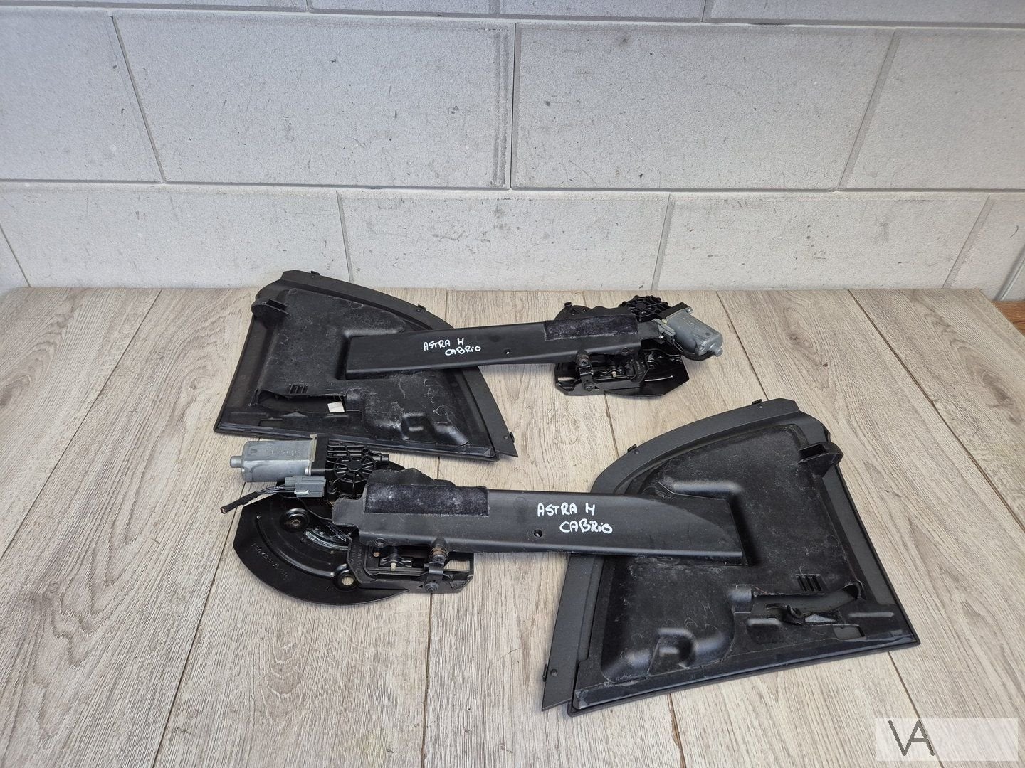 Afdekplaat zijflap motor achterklep Opel Astra H twintop, Autos : Pièces & Accessoires, -, Opel, Haillon arrière, Utilisé