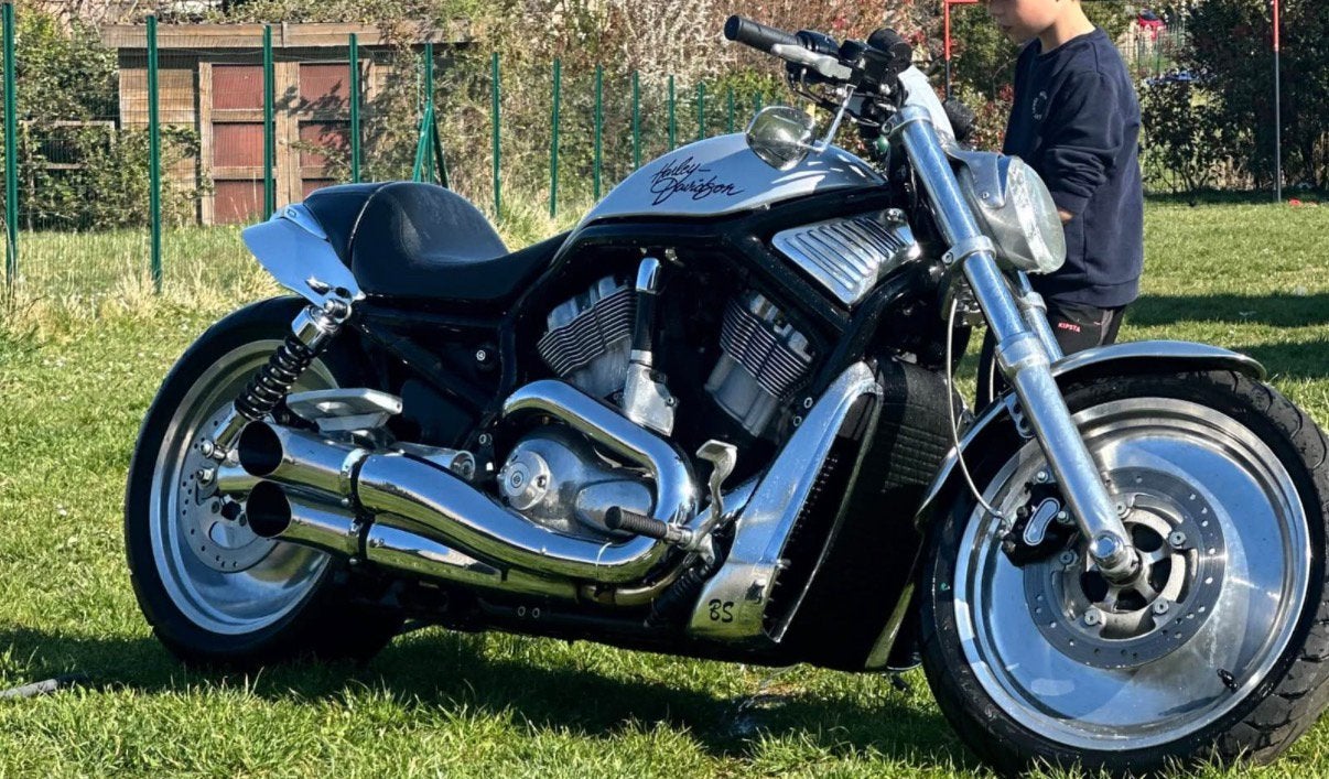 Harley v-rod 100eme anniversaire, Particulier