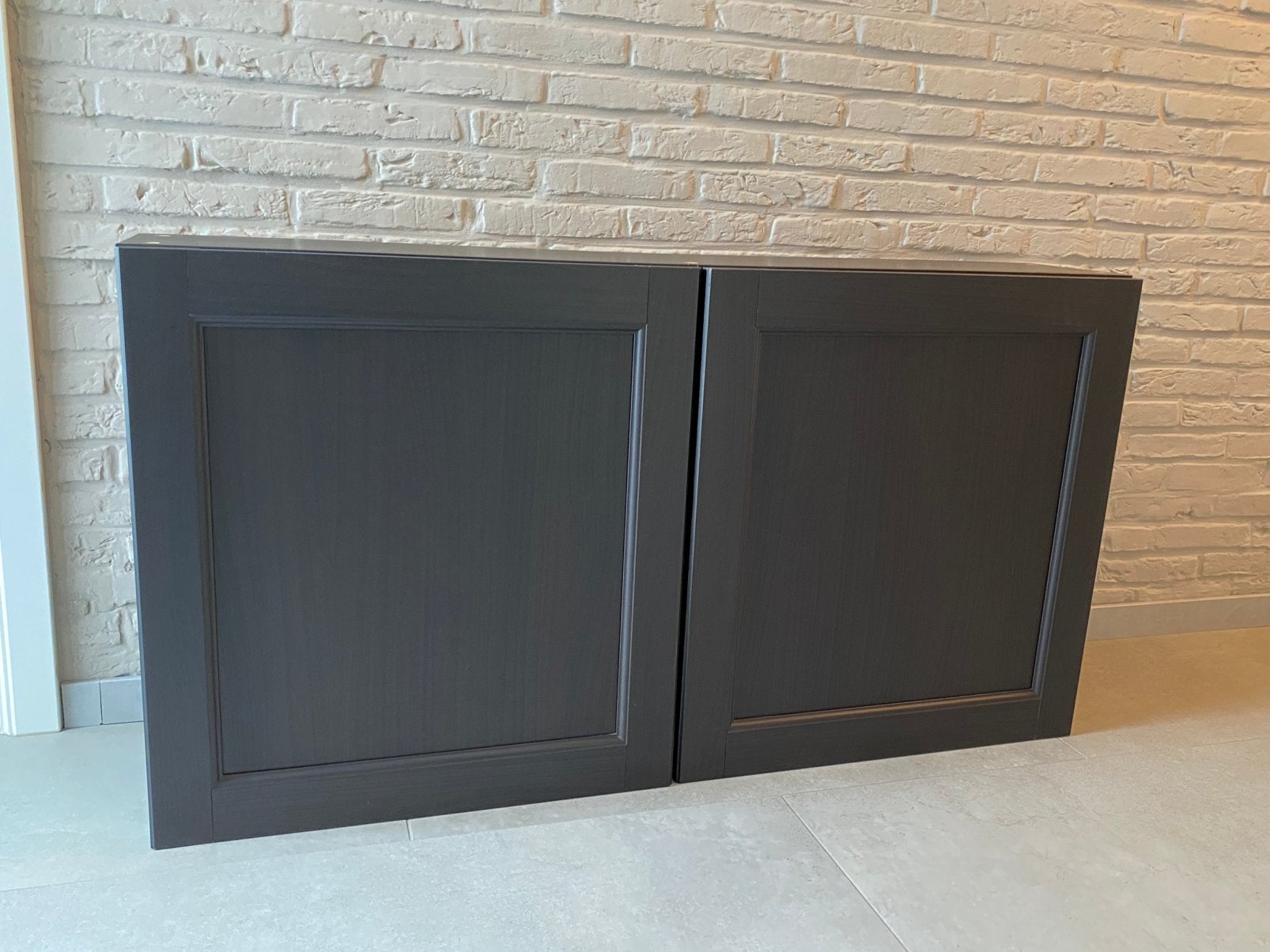 Besta hang kast met deuren en push systeem, Tuin en Terras, Ophalen, Zo goed als nieuw