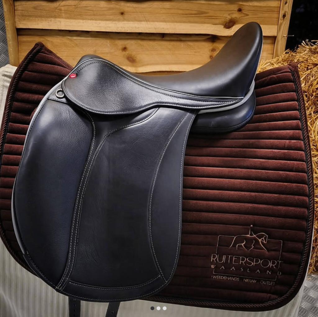 Edix Tudor dressuurzadel 17,5 inch, Dieren en Toebehoren, Paarden en Pony's | Zadels, Ophalen, Zo goed als nieuw, Dressuur