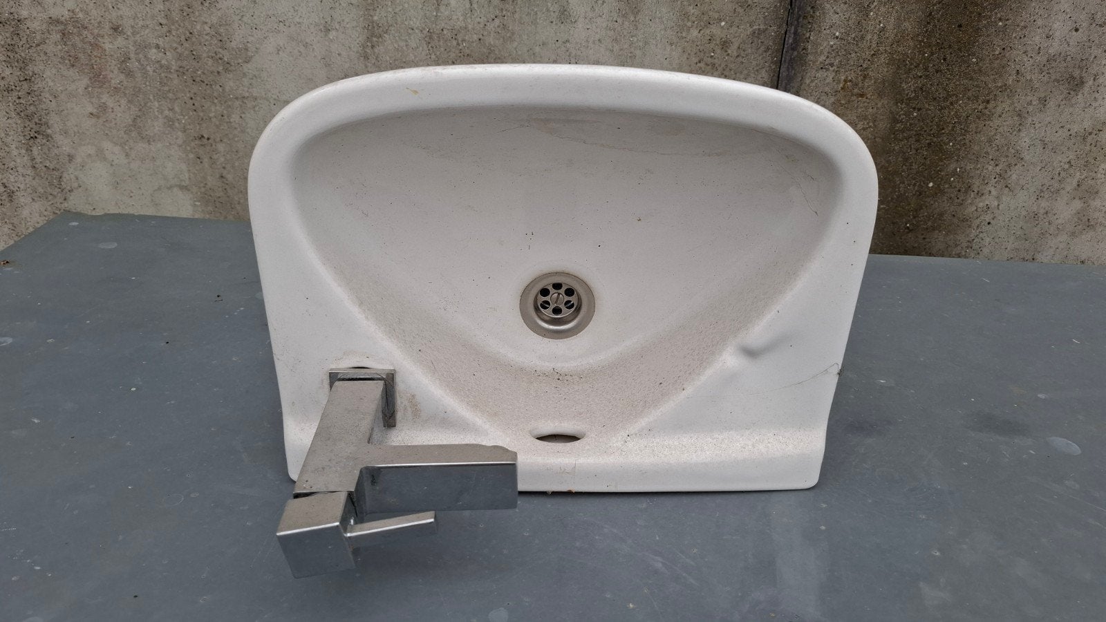 Lave main porcelaine avec robinet inox (neuf), Enlèvement, Inox, Robinet