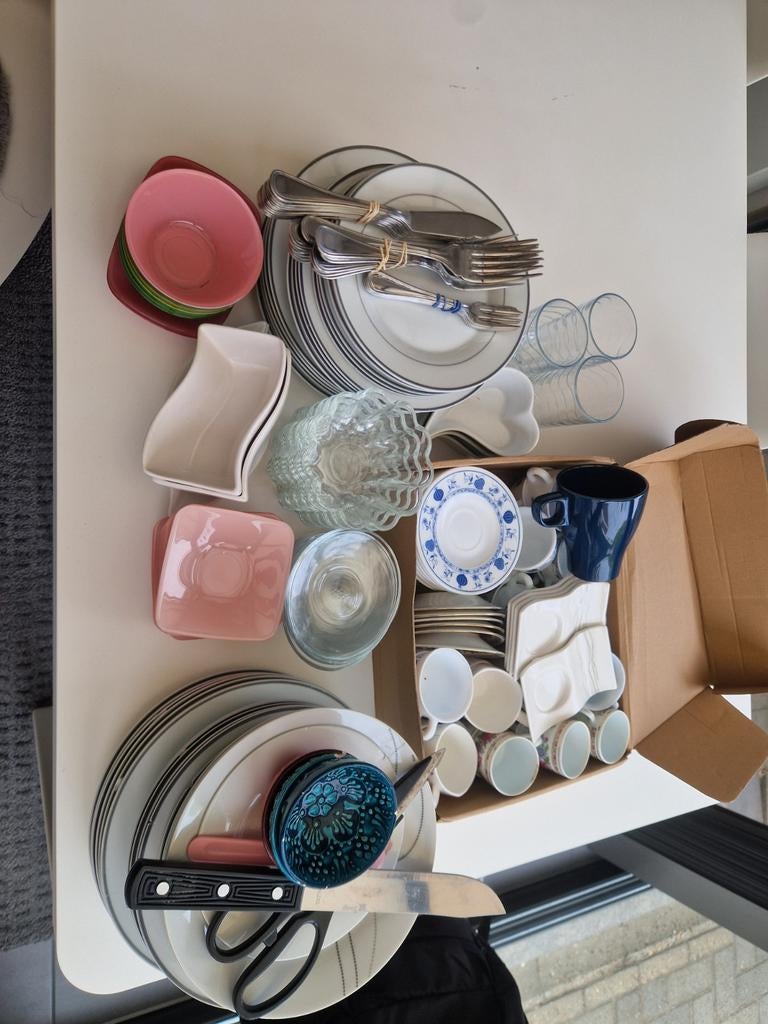 Borden, bestek, glazen,..., Ophalen