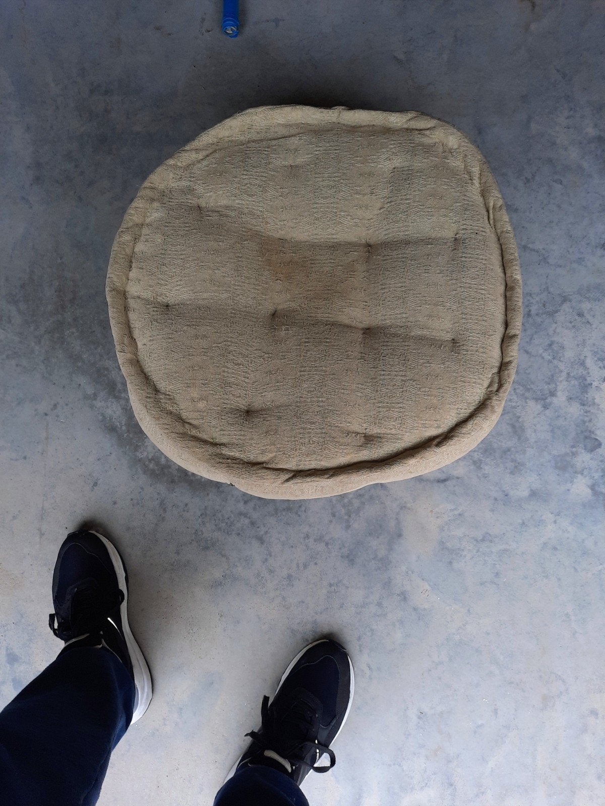 Pouf solide et robuste., Enlèvement