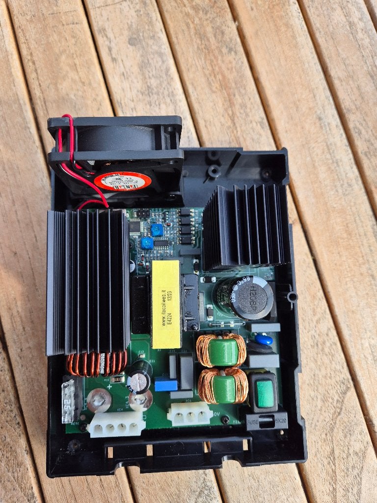 Batterij lader voor camper of boot, Ophalen of Verzenden, Zo goed als nieuw