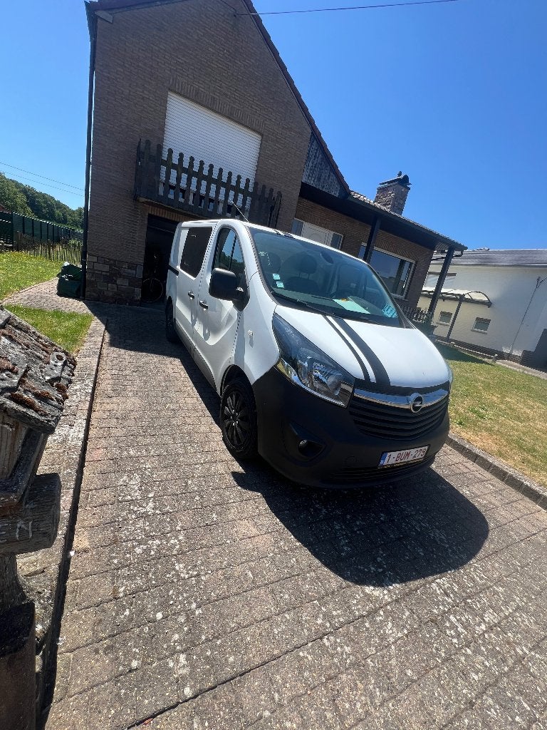 Opel vivaro, Auto's, Voorwielaandrijving, 4 deurs, Zwart, 4 cilinders