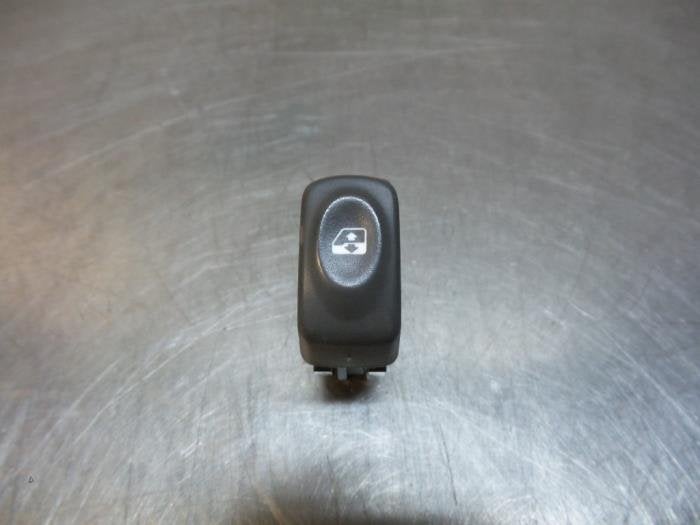 Commutateur vitre électrique d'un Renault Scenic (Scenic 99, Renault, -, 3 mois de garantie, Utilisé