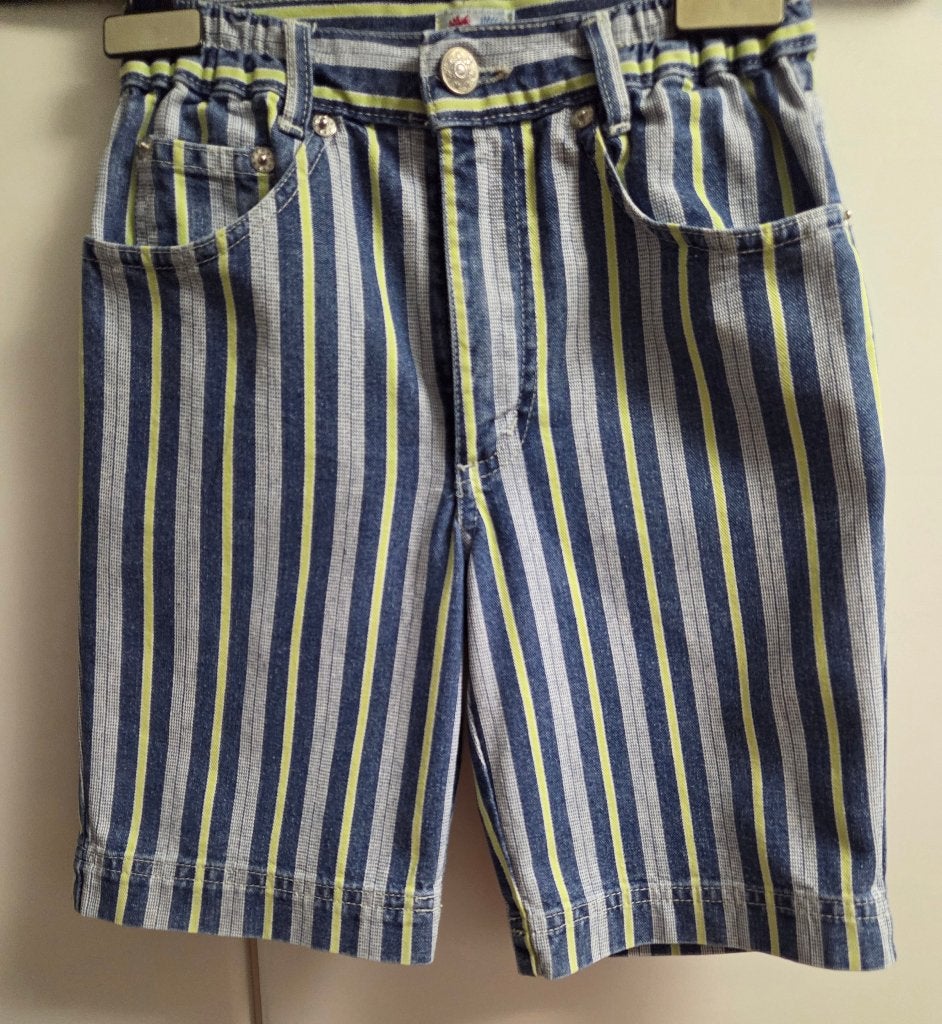 Gestreepte jeansbermuda met in de rug elastiek, maat 122, Ophalen of Verzenden, Zo goed als nieuw