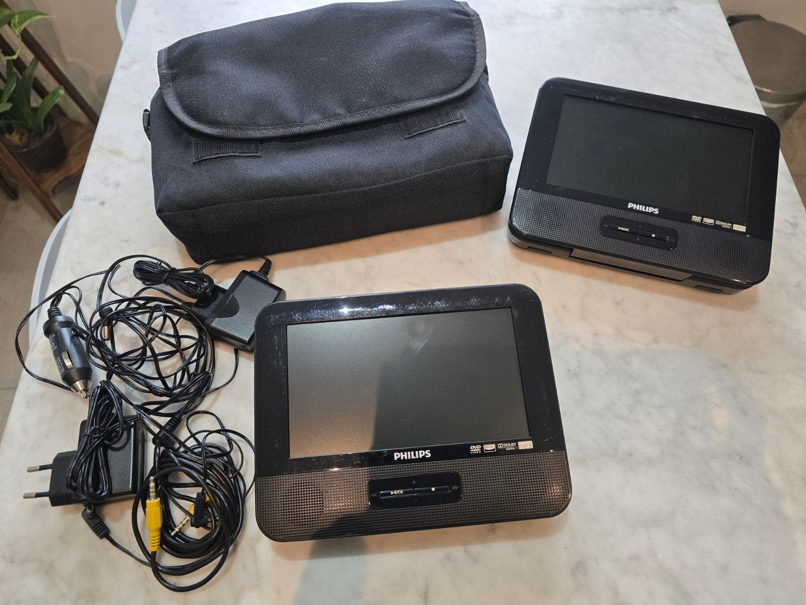 Twee tv dvdschermen voor in auto., Ophalen