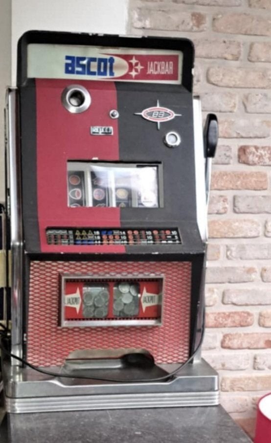 Jackpot ascot, Collections, Machines | Machines à sous, Euro