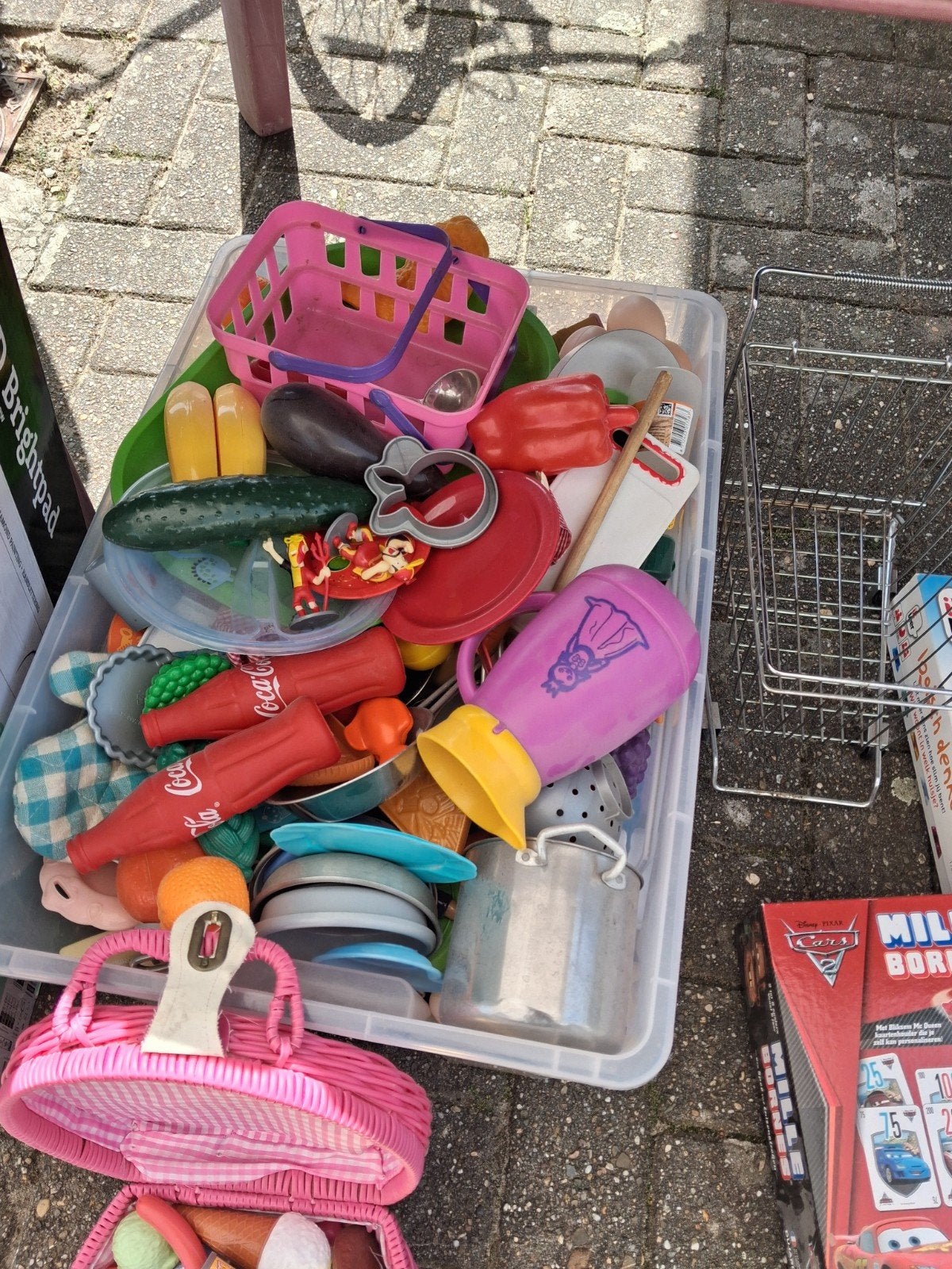 Bak vol keuken spulletjes, Ophalen