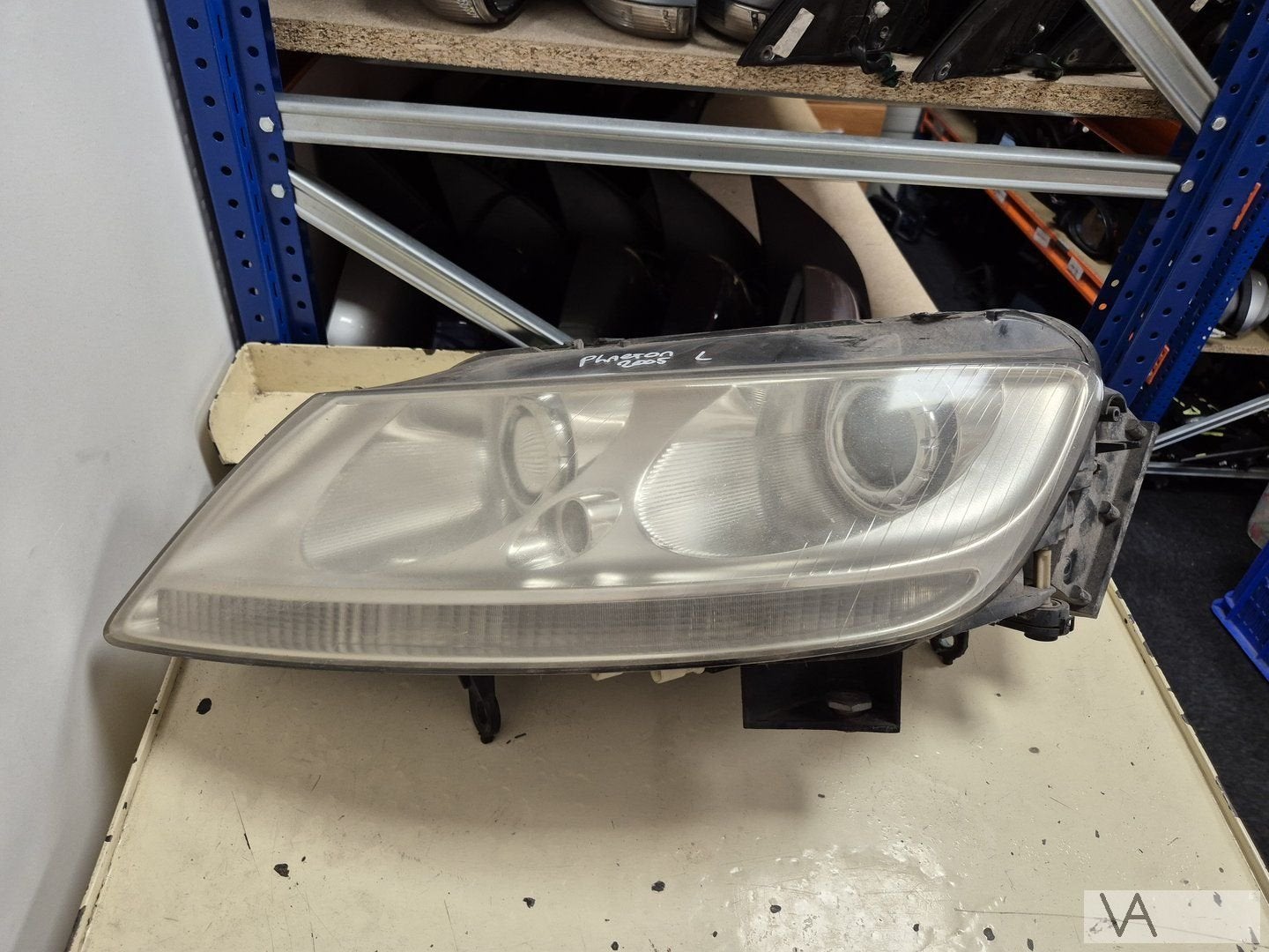 VW Volkswagen Phaeton 2002 - 2009 koplamp XENON links €150, Volkswagen, -, Utilisé, -