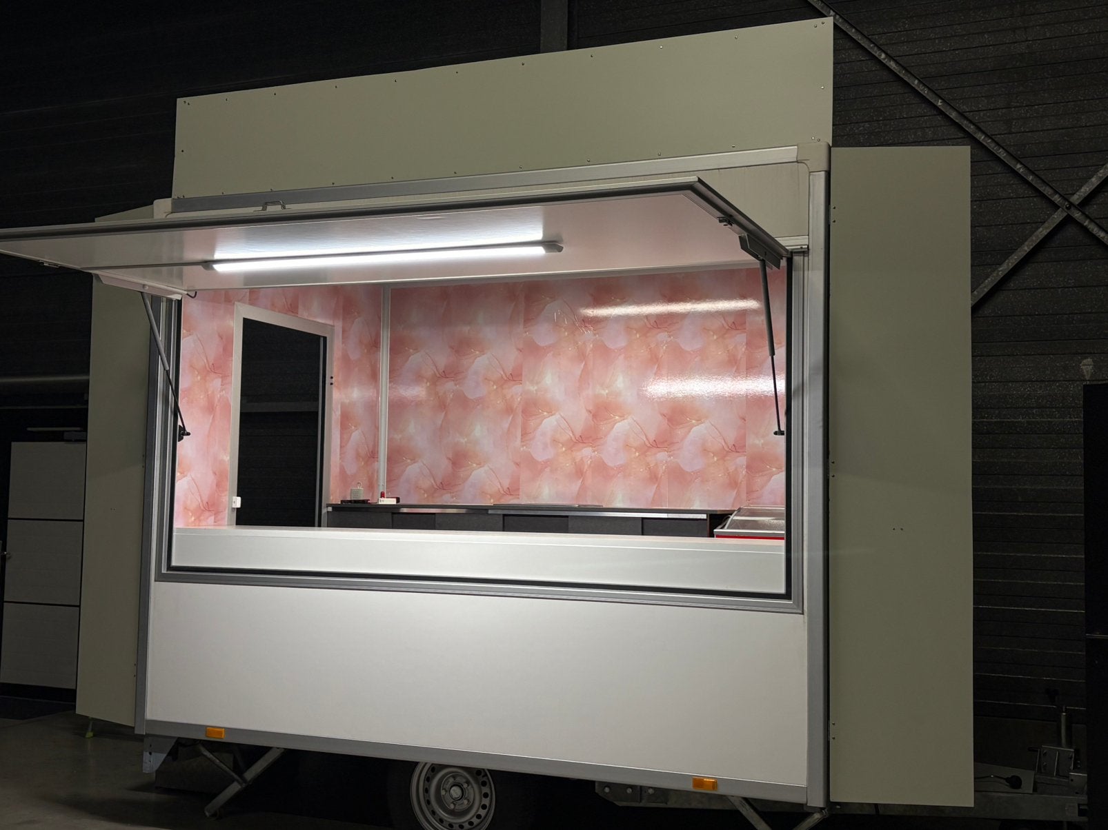 Nouveau stand de food truck, Articles professionnels, Enlèvement, Congélateur