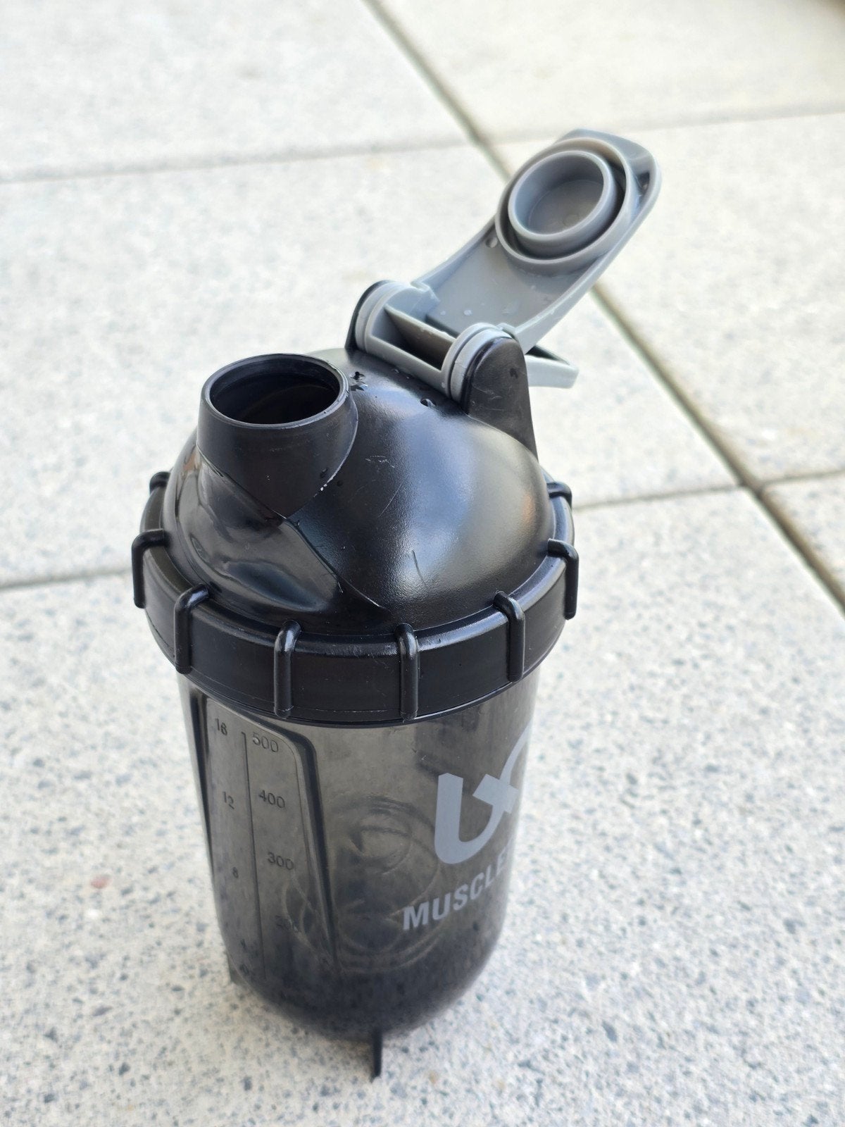 MUSCLE TANK 500ml Protein Shaker Bottle – Mixing Ball, Sport en Fitness, Ophalen of Verzenden, Gebruikt
