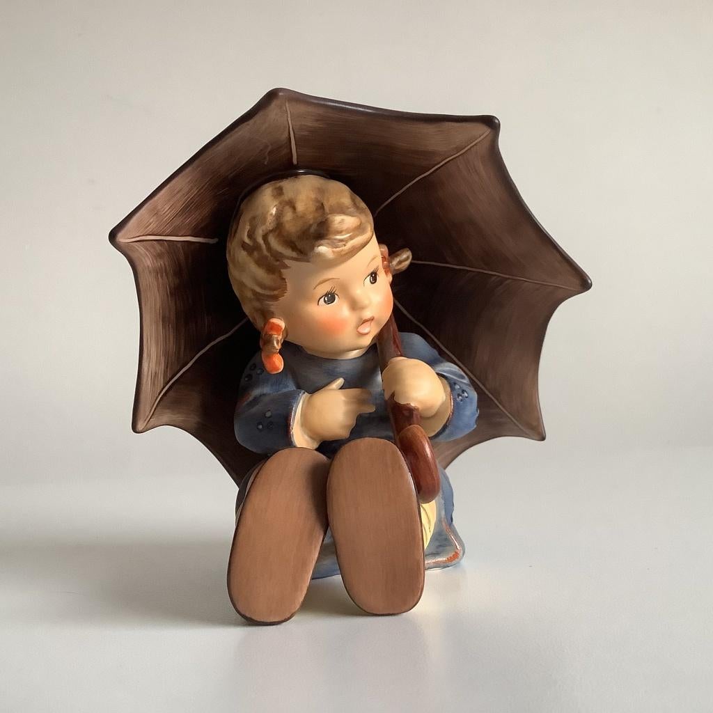 Mooie hummel "Umbrella girl" - meisje onder paraplu, Verzamelen, Ophalen of Verzenden, Zo goed als nieuw, Hummel