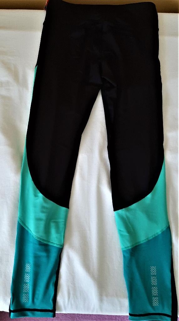 Te koop: Nieuw! Mooie zwart/groene legging voor sporter, M., Kleding | Dames, Sportkleding, Zwart, Nieuw, Yoga, Ophalen