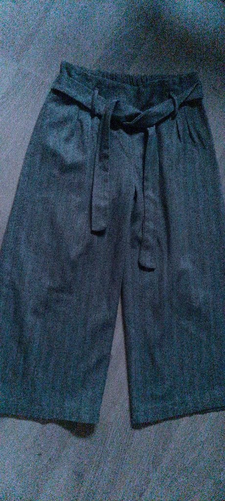 Joli pantalon fabriqué en Italie taille 11/12 ans, Pantalon, Enlèvement ou Envoi, Comme neuf, Made in italy